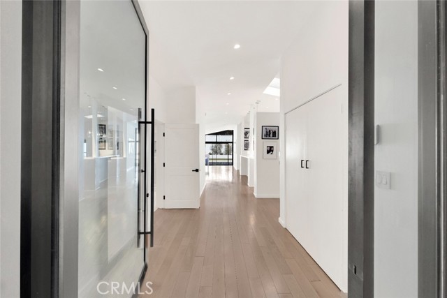 2712 N Beverly Glen Boulevard, Los Angeles CA: https://media.crmls.org/medias/61dcb04b-cea6-4d9e-97f6-22c48bc876a8.jpg