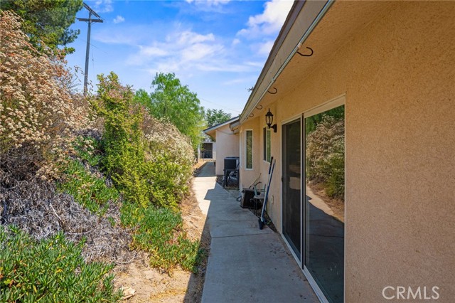 460 Pile Street, Ramona CA: https://media.crmls.org/medias/61dce228-98d7-47b1-b935-d0c76f1e1f4a.jpg