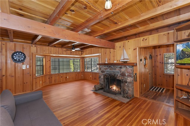 33294 Wild Rose Drive, Green Valley Lake CA: https://media.crmls.org/medias/61dd2eec-e56a-4ae1-8880-d47a1609bce2.jpg