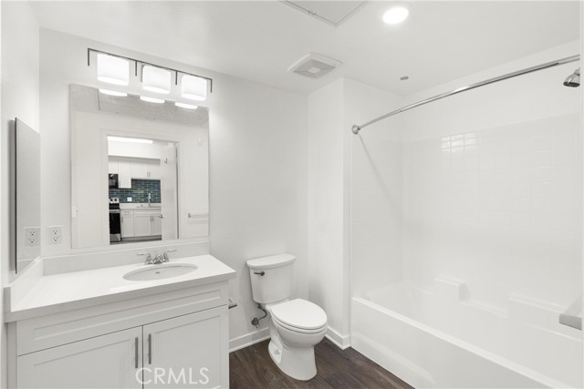 Detail Gallery Image 4 of 17 For 12655 Bluff Creek Dr #204,  Playa Vista,  CA 90094 - 2 Beds | 2 Baths