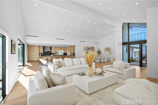 4230 Alonzo Avenue, Encino CA: https://media.crmls.org/medias/61defbad-e72c-4d5d-9df5-dbc7c5f881fd.jpg