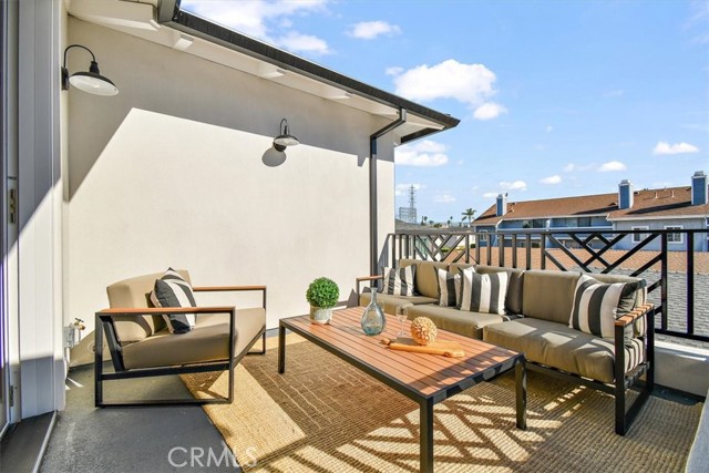 2406 Mathews Avenue, Redondo Beach, California 90278, 4 Bedrooms Bedrooms, ,3 BathroomsBathrooms,Residential,Sold,Mathews,SB21216654