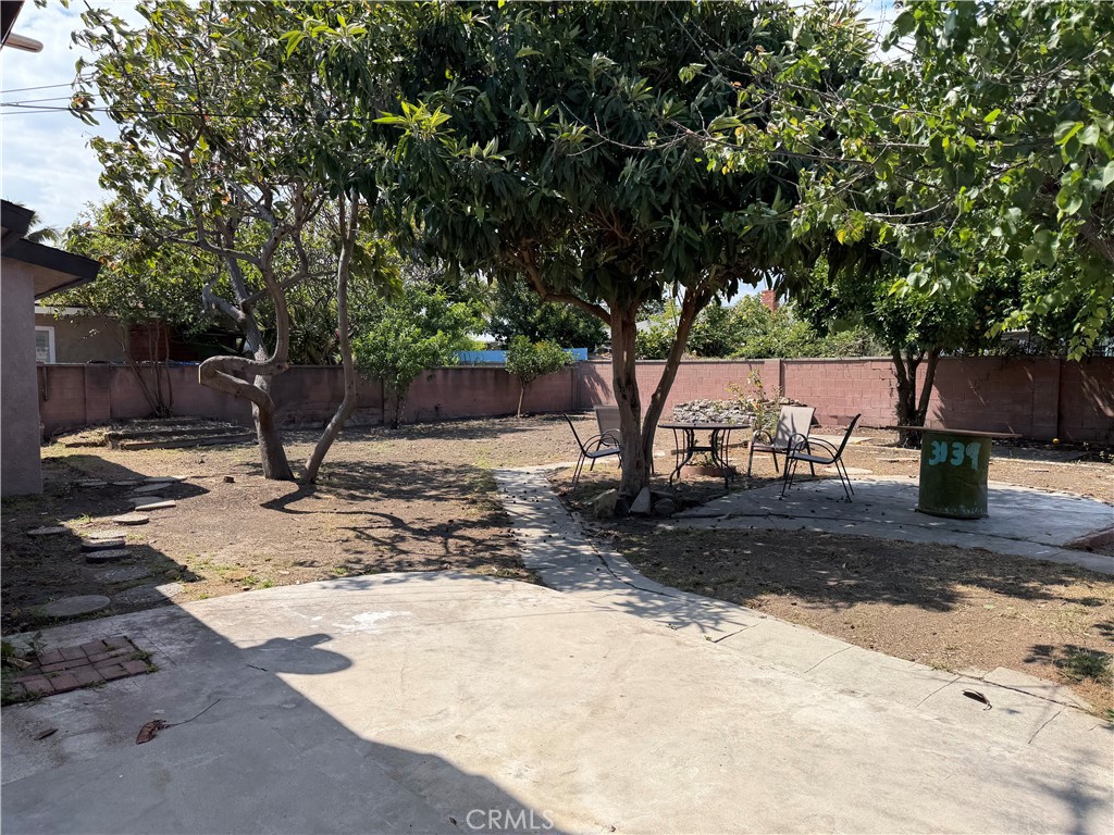 https://media.crmls.org/medias/61dfa559-d00e-4c10-bce7-002f518c78a1.jpg?preset=X-Large