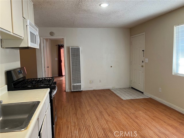 Detail Gallery Image 5 of 12 For 34655 Borchard #B,  Lake Elsinore,  CA 92530 - 2 Beds | 1 Baths