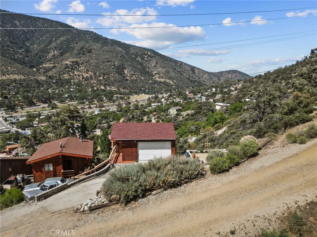 https://media.crmls.org/medias/61dfb4c7-f186-4be5-9b82-ccde6d6833c6.jpg?preset=X-Large
