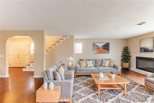 Detail Gallery Image 9 of 44 For 639 E Pacific St, Carson,  CA 90745 - 3 Beds | 3 Baths