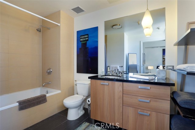 Detail Gallery Image 19 of 44 For 460 S Spring St #1005,  Los Angeles,  CA 90013 - 2 Beds | 2 Baths