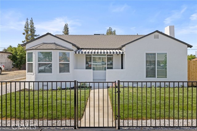 211 E Grangeville Boulevard, Hanford CA: https://media.crmls.org/medias/61e1344e-a497-44e6-bed1-1084acc75336.jpg