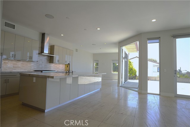 2615 Temple Hills Drive, Laguna Beach CA: https://media.crmls.org/medias/61e175a6-97b4-41ff-a697-28738a5238fe.jpg