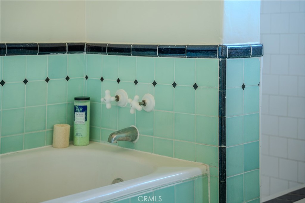 https://media.crmls.org/medias/61e513b6-d900-4c32-90d2-a7fc99f54b12.jpg?preset=X-Large