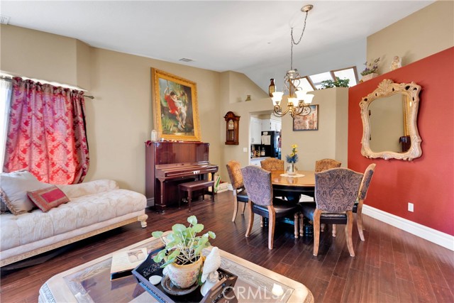 12958 Ranchero Road, Oak Hills CA: https://media.crmls.org/medias/61e52dcf-4507-4b13-b684-dee0b5100a8d.jpg
