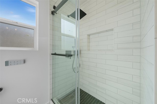 5357 122nd St, Hawthorne CA: https://media.crmls.org/medias/61e63cb9-8205-4d17-a7f5-d8c83f4696bc.jpg