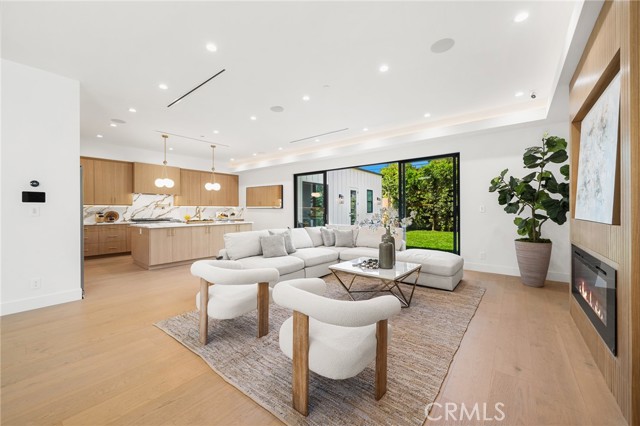 5945 Hesperia Avenue, Encino CA: https://media.crmls.org/medias/61e63dcd-959d-4a9e-a134-35ea2fdc0b45.jpg