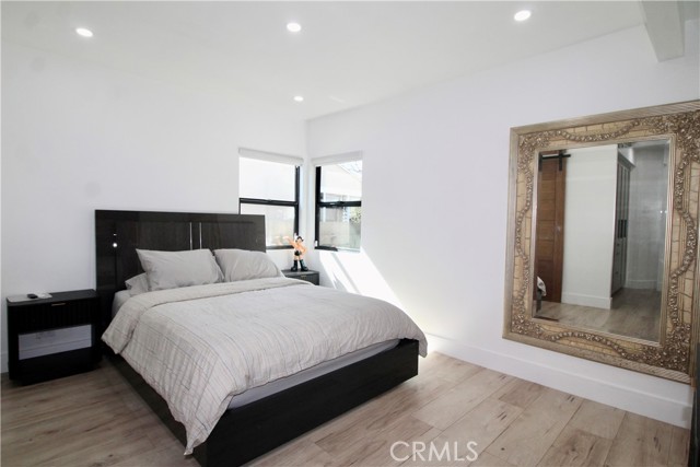 6949 Wilbur Avenue, Reseda CA: https://media.crmls.org/medias/61e6f033-1341-4773-8595-e96a22b90103.jpg