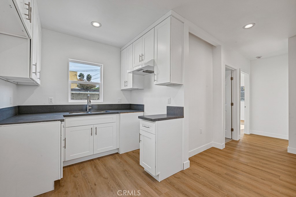 222 E Vernon #3/4
