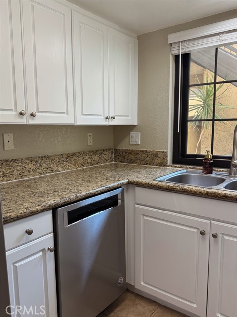 Detail Gallery Image 8 of 24 For 25651 Unit E Indian Hill Ln, Laguna Hills,  CA 92653 - 2 Beds | 2 Baths