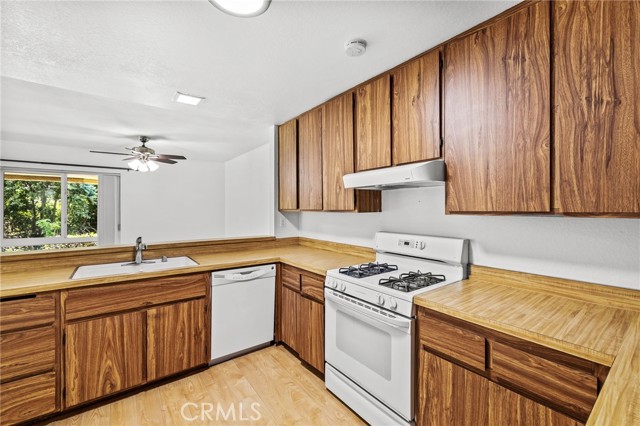 Detail Gallery Image 8 of 18 For 25652 Rimgate Dr 5c,  Lake Forest,  CA 92630 - 2 Beds | 1 Baths