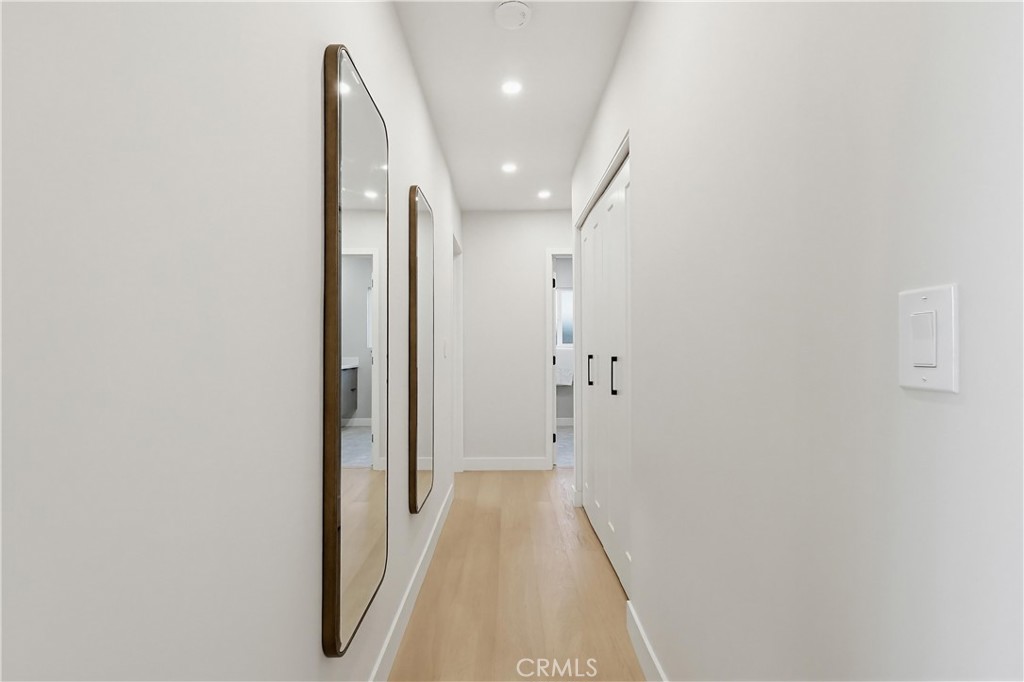 https://media.crmls.org/medias/61e91cd2-1e41-4666-b3de-6f9594caf7c7.jpg?preset=X-Large