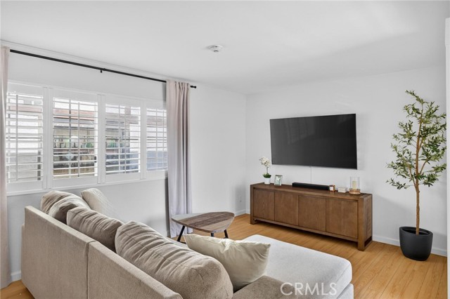 Detail Gallery Image 15 of 43 For 222 S Guadalupe Ave #1,  Redondo Beach,  CA 90277 - 4 Beds | 2/1 Baths