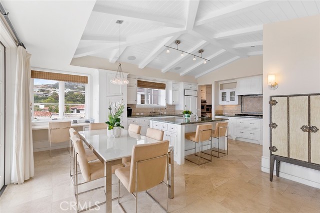 Detail Gallery Image 34 of 43 For 322 Emerald Bay, Laguna Beach,  CA 92651 - 6 Beds | 6/1 Baths