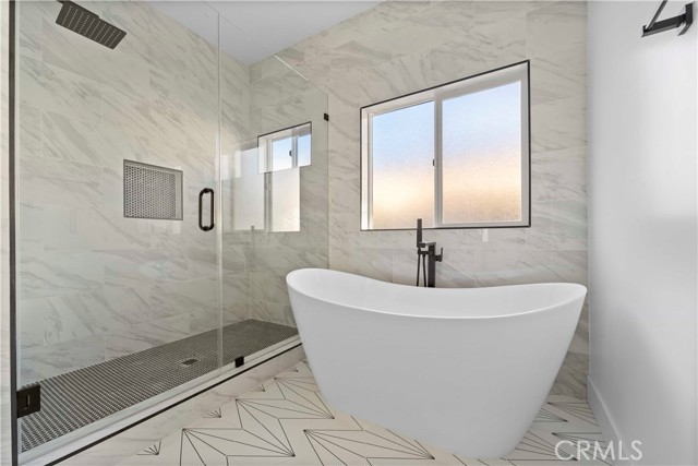 Detail Gallery Image 12 of 27 For 2811 190th Street #B,  Redondo Beach,  CA 90278 - 4 Beds | 3/1 Baths