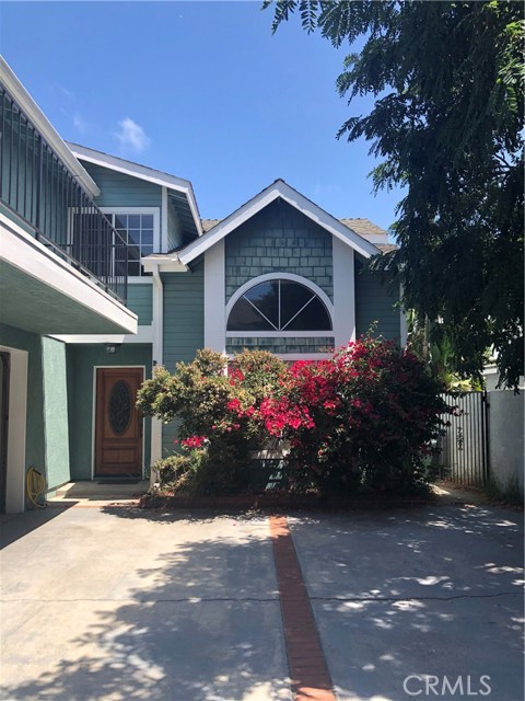 2015 Nelson Avenue B Redondo Beach, California Very private back unit of a 2 on a lot townhouse in the center of N. Redondo Beach. Great location with wonderful schools, walking distance to parks, schools and churches. Open Living/family room opens to a large kitchen with granite and laminate flooring. 3 large bedrooms, including a master suite with HUGE closets and storage. 2nd and 3rd bedrooms are good size with Jack 'n Jill bath. All bedrooms are on the upper level. Tons of storage with upstairs laundry room. Two car garage plus extra parking space which is wonderful wonderful for guest and extra drivers in the family..with no need for off street parking. Available now!