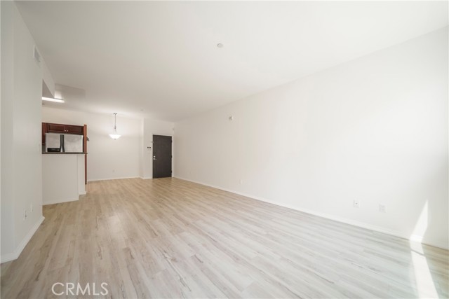 13941 Sherman Way, Van Nuys CA: https://media.crmls.org/medias/61ec9b4a-8073-48c8-8c82-dd6c6aac5f98.jpg