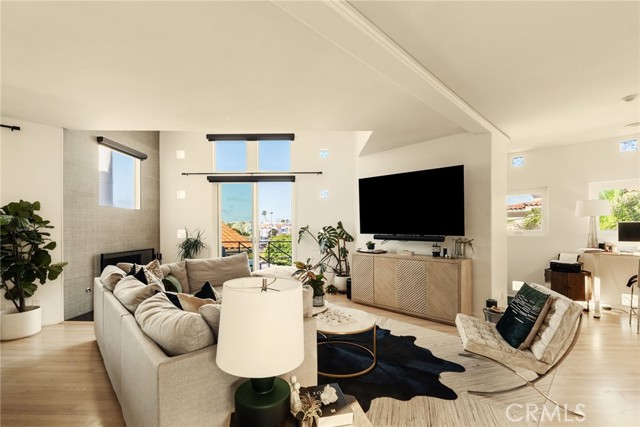 Detail Gallery Image 3 of 31 For 610 9th St a,  Hermosa Beach,  CA 90254 - 3 Beds | 2/1 Baths