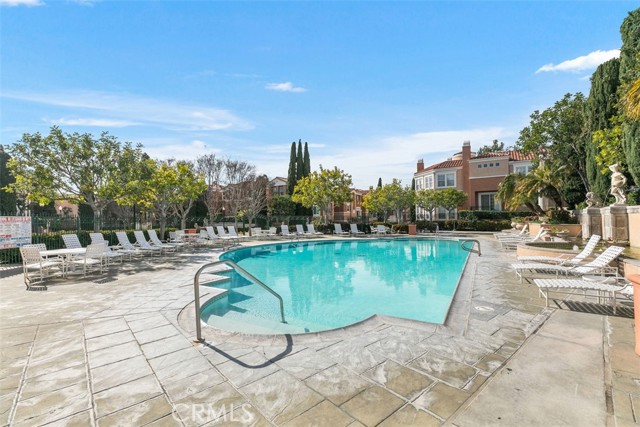 Detail Gallery Image 33 of 45 For 10 Bettoni Aisle, Irvine,  CA 92606 - 3 Beds | 2/1 Baths