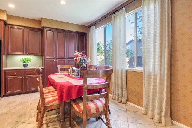 Detail Gallery Image 13 of 36 For 2967 Mangular, Corona,  CA 92882 - 5 Beds | 3 Baths