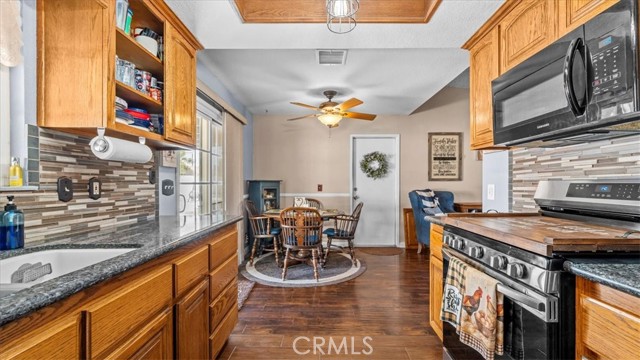 Detail Gallery Image 13 of 36 For 18432 Mindanao St, Bloomington,  CA 92316 - 3 Beds | 2 Baths