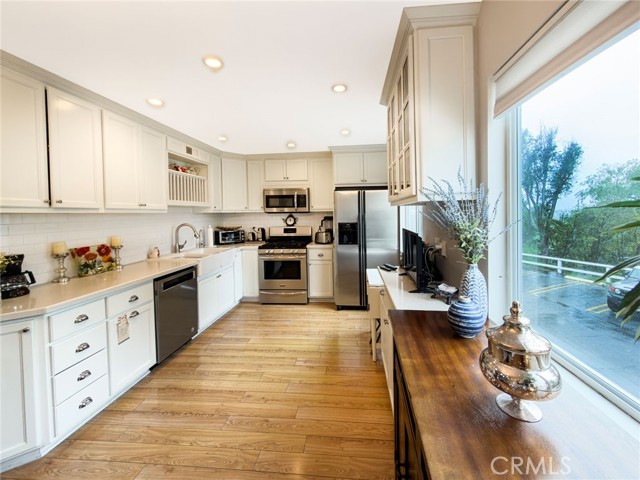 Detail Gallery Image 8 of 24 For 9788 via Zibello, Burbank,  CA 91504 - 2 Beds | 2/1 Baths