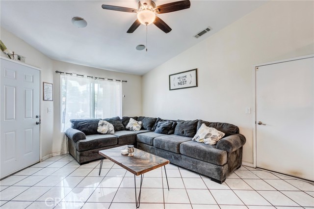 Detail Gallery Image 8 of 31 For 108 Oaktree Dr, Perris,  CA 92571 - 2 Beds | 2 Baths