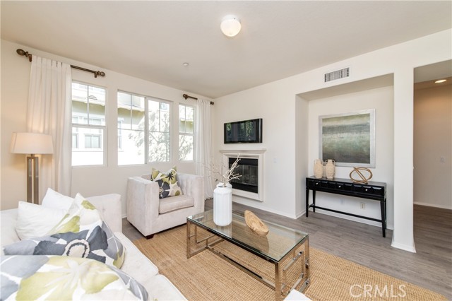 357 Flyers Lane, Tustin CA: https://media.crmls.org/medias/61f20ddf-1929-4bda-8bee-c05fe21489d4.jpg