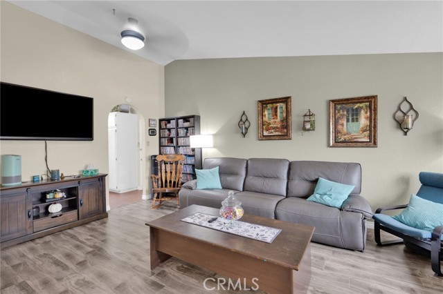 11359 Courtside, Victorville CA: https://media.crmls.org/medias/61f27592-64e5-4028-bcad-8e588c46a588.jpg