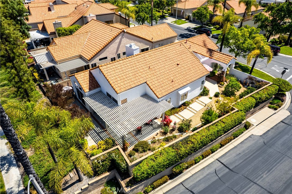 https://media.crmls.org/medias/61f2bfa9-91ba-48ed-bf89-d5cde12b6396.jpg?preset=X-Large