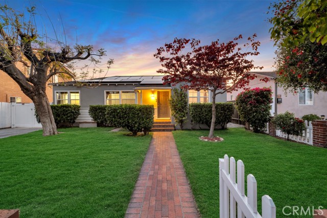 6507 Gentry Avenue, North Hollywood CA: https://media.crmls.org/medias/61f2ca11-4cd6-4853-9e2c-283c7cb8f6a1.jpg