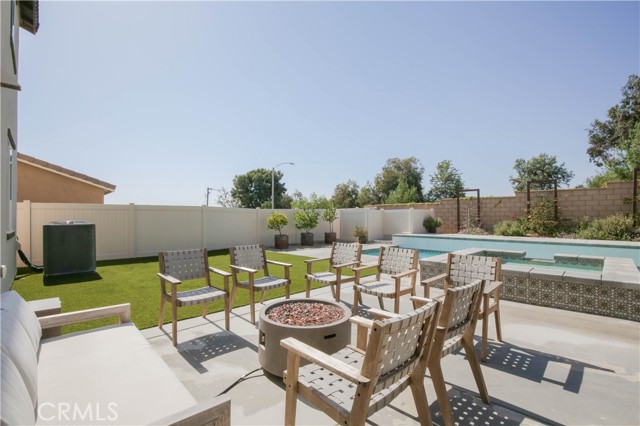 33060 Toledo Bend Court, Winchester CA: https://media.crmls.org/medias/61f2f5b3-3814-44fa-9c91-40554c94c32b.jpg