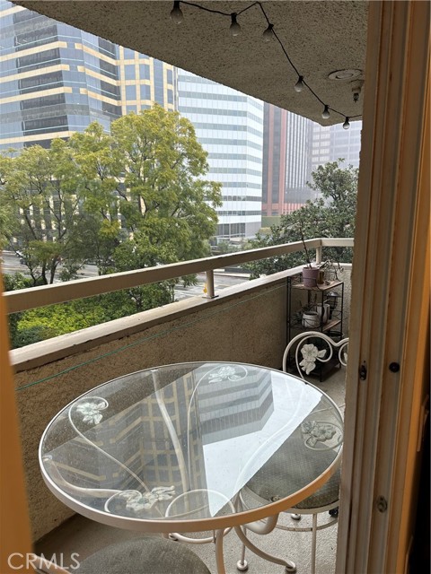 10960 ASHTON WAY, Los Angeles CA: https://media.crmls.org/medias/61f45380-7030-4c79-8717-4b49bf6dec87.jpg