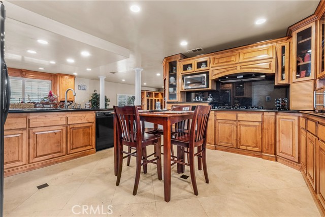 Detail Gallery Image 20 of 44 For 5176 W 134th Pl, Hawthorne,  CA 90250 - 5 Beds | 4/1 Baths