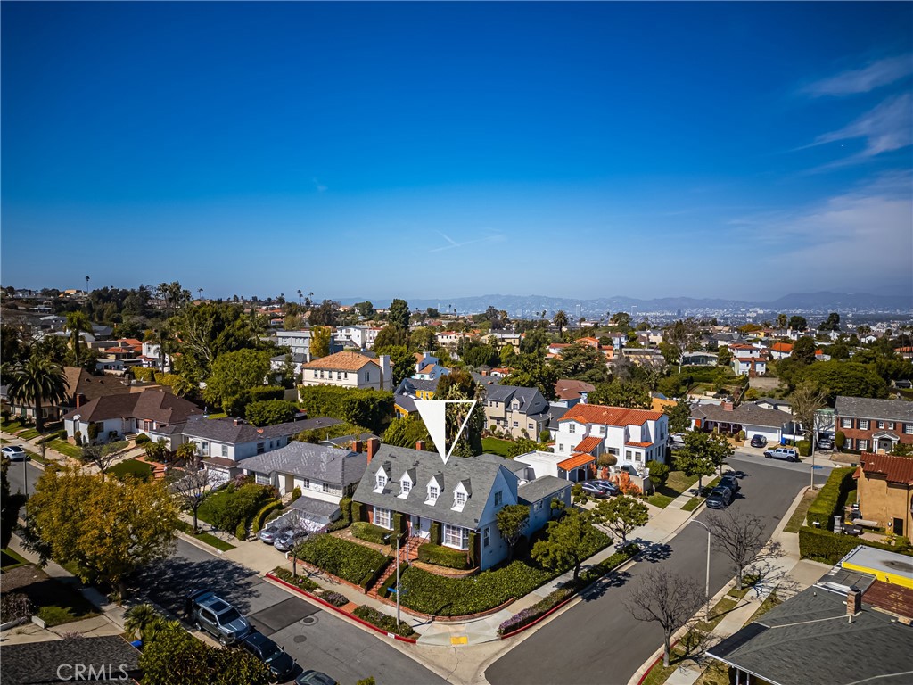 https://media.crmls.org/medias/61f4cc0c-7bb6-43bc-9ee7-cf8a93718086.jpg?preset=X-Large