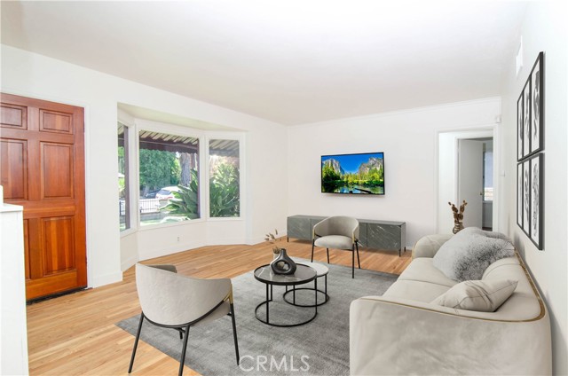10520 Haskell Avenue, Granada Hills CA: https://media.crmls.org/medias/61f513ce-dd09-400a-a1a3-b48feaacc9a3.jpg