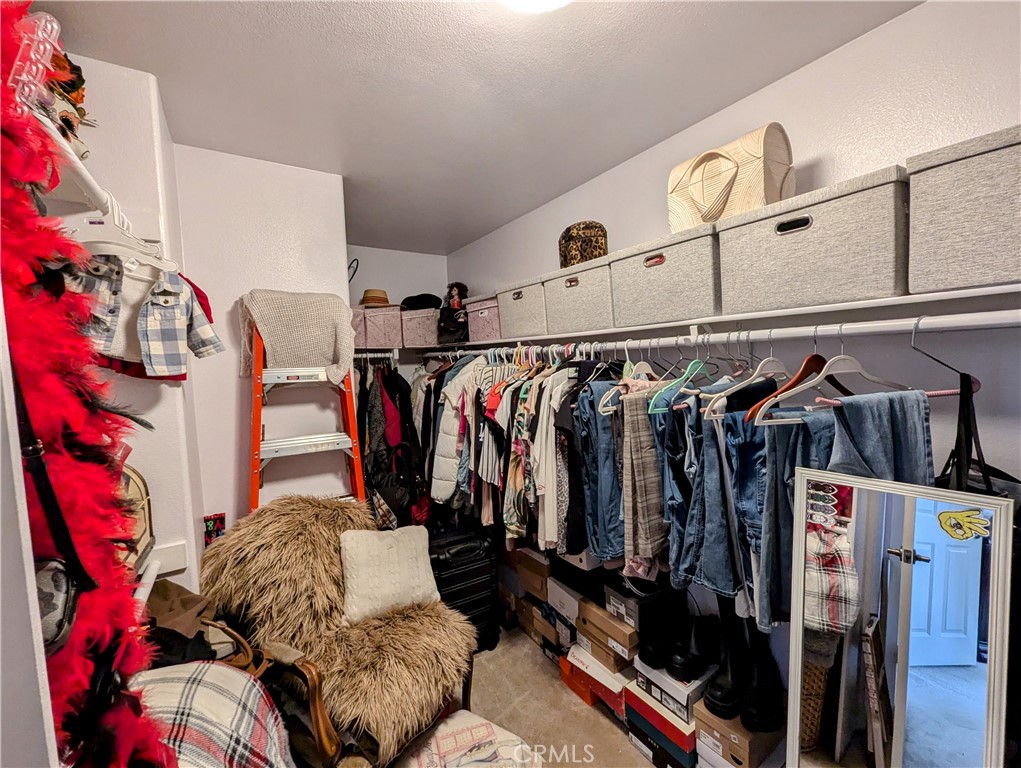 https://media.crmls.org/medias/61f513d9-d73b-4b15-8087-1ff9702a8a82.jpg?preset=X-Large