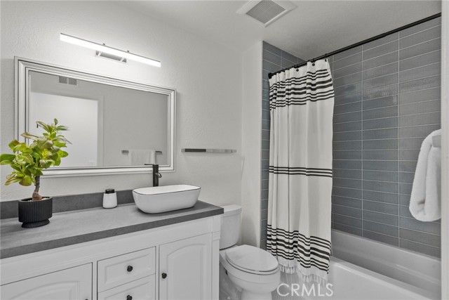 Detail Gallery Image 24 of 44 For 9549 Gladbeck, Northridge,  CA 91324 - 5 Beds | 2/1 Baths