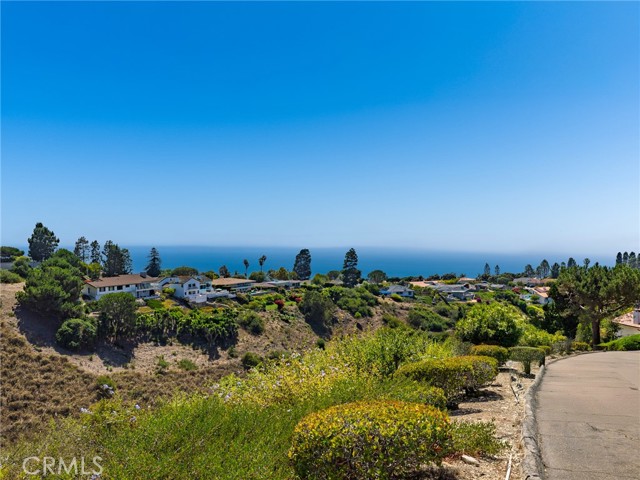 6526 Ocean Crest Drive, Rancho Palos Verdes CA: https://media.crmls.org/medias/61f72b5d-451a-4234-9d56-d37beb44e1f0.jpg
