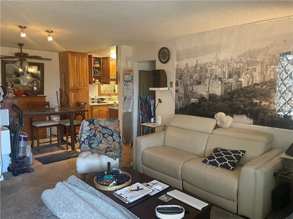 https://media.crmls.org/medias/61f75768-1a63-40c2-9ebe-a9657eac547e.jpg?preset=X-Large