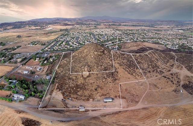 Detail Gallery Image 2 of 28 For 29260 Leeanne Ln, Menifee,  CA 92584 - 4 Beds | 2 Baths