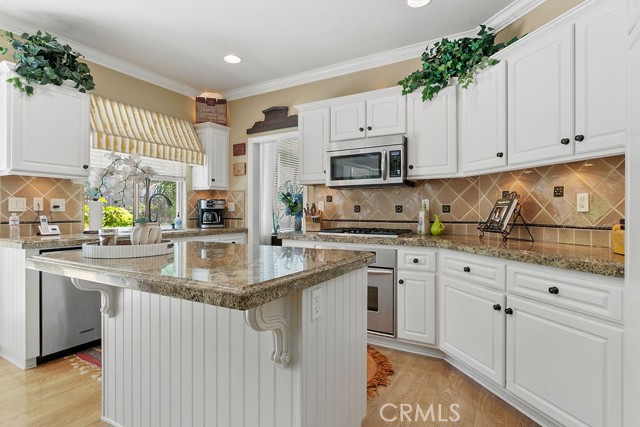 66 Elderwood, Aliso Viejo CA: https://media.crmls.org/medias/61f7a170-0b23-4ec9-a7a5-f1246b555ceb.jpg