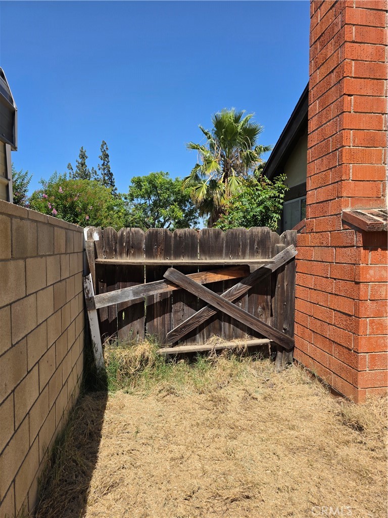 https://media.crmls.org/medias/61f7d2e5-5344-4dde-950c-c901c4d5f02d.jpg?preset=X-Large