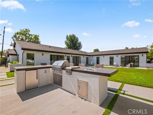 5702 Lubao Avenue, Woodland Hills CA: https://media.crmls.org/medias/61f80c4c-94b1-4526-80e5-c9c85de9845a.jpg